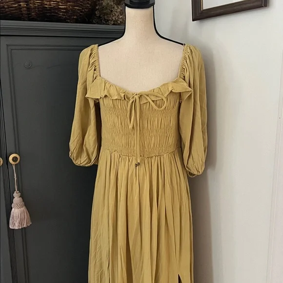 NWT Worth Devon Smocked Maxi dress in Dusty Lime - Picture 2 of 3